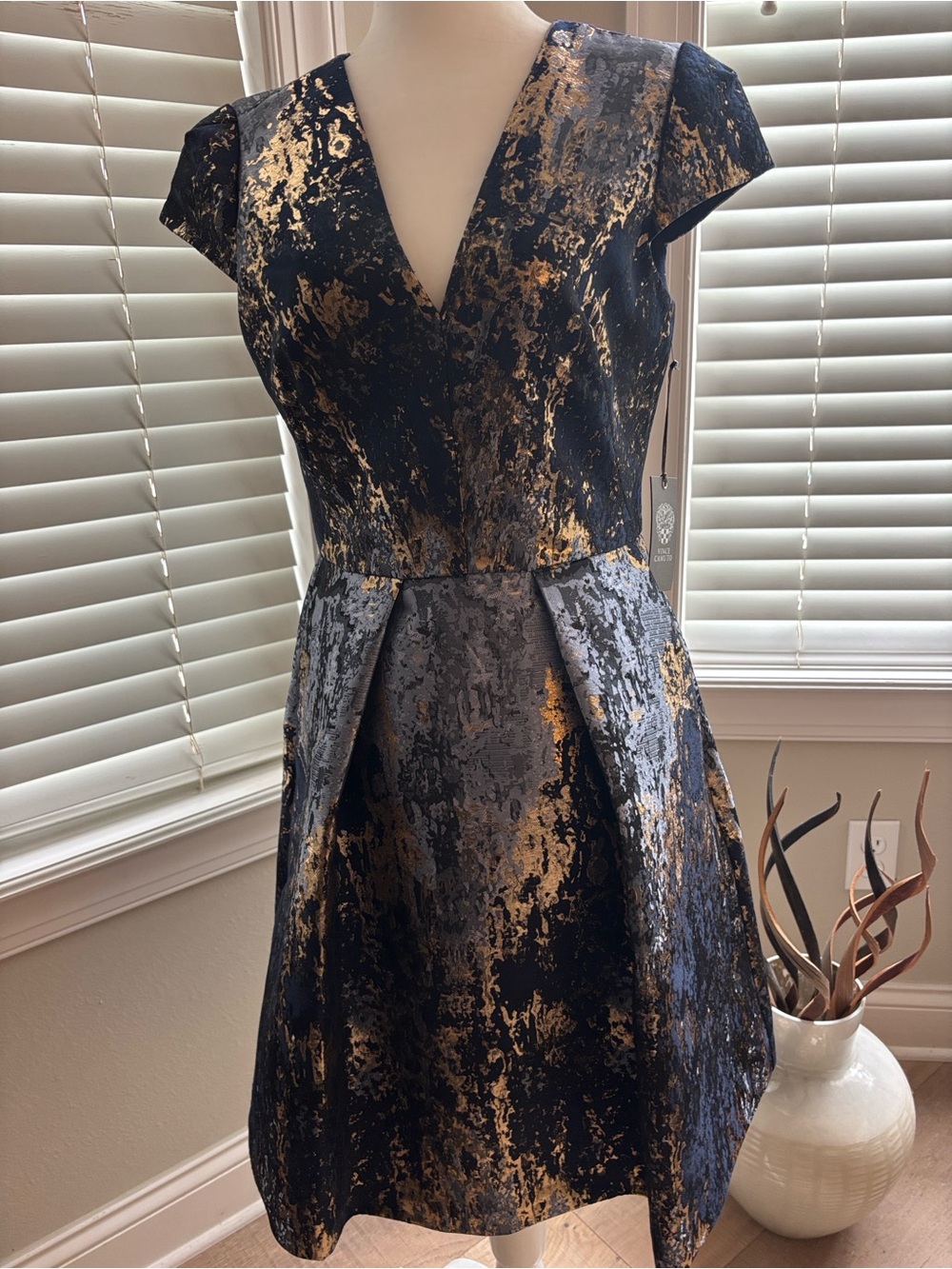 Vince Camuto Metallic Navy Blue and Gold V-Neck Party Dress